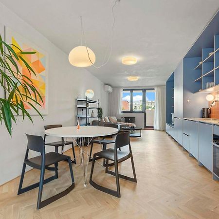 Elegant City Escape - Modern & Central Братислава Екстер'єр фото