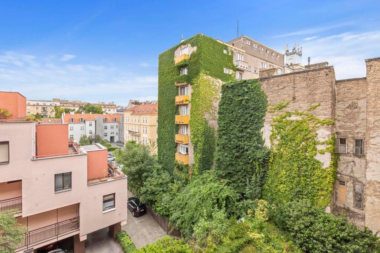 Elegant City Escape - Modern & Central Братислава Екстер'єр фото