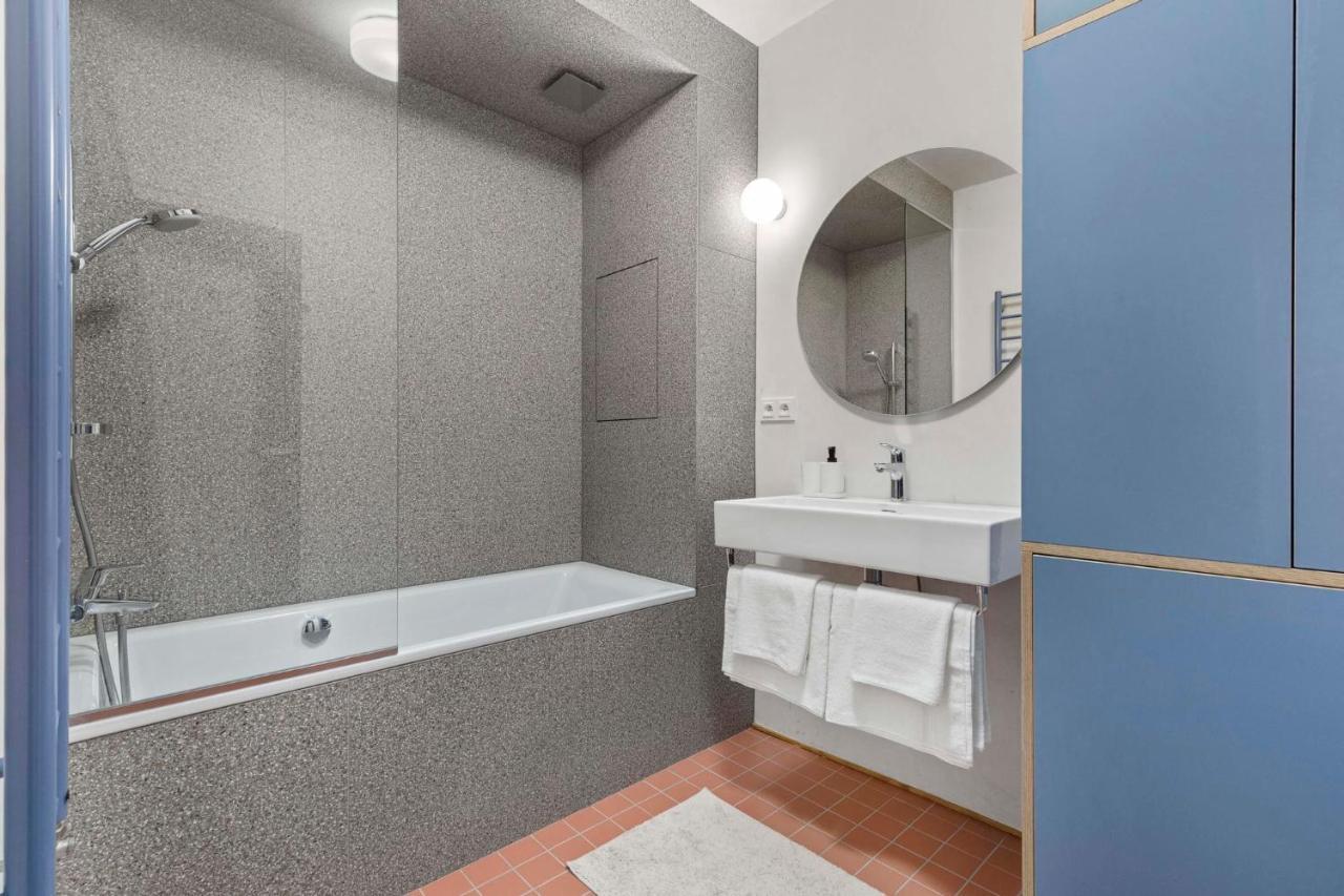 Elegant City Escape - Modern & Central Братислава Екстер'єр фото
