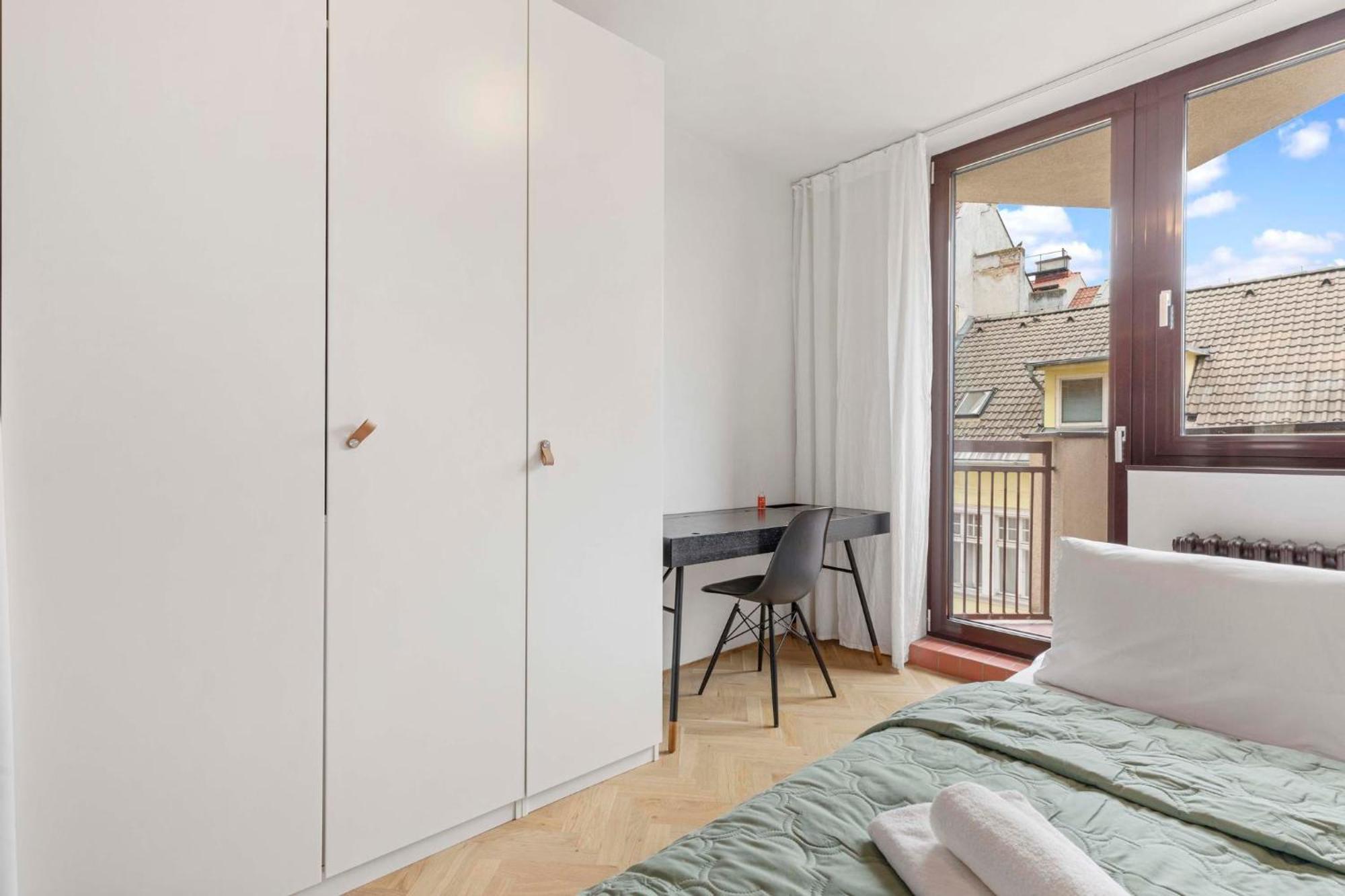 Elegant City Escape - Modern & Central Братислава Екстер'єр фото